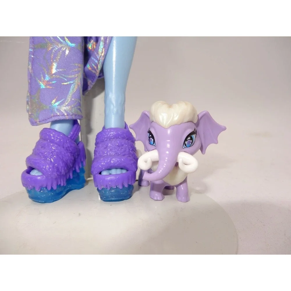 Monster High‎ Doll, Abbey Bominable Yeti with Pet Mammoth Tundra